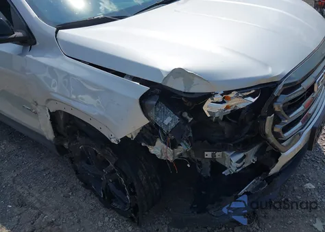 2022 GMC Terrain Awd At4 z USA, uszkodzony, nr VIN 3GKALYEV7NL213797